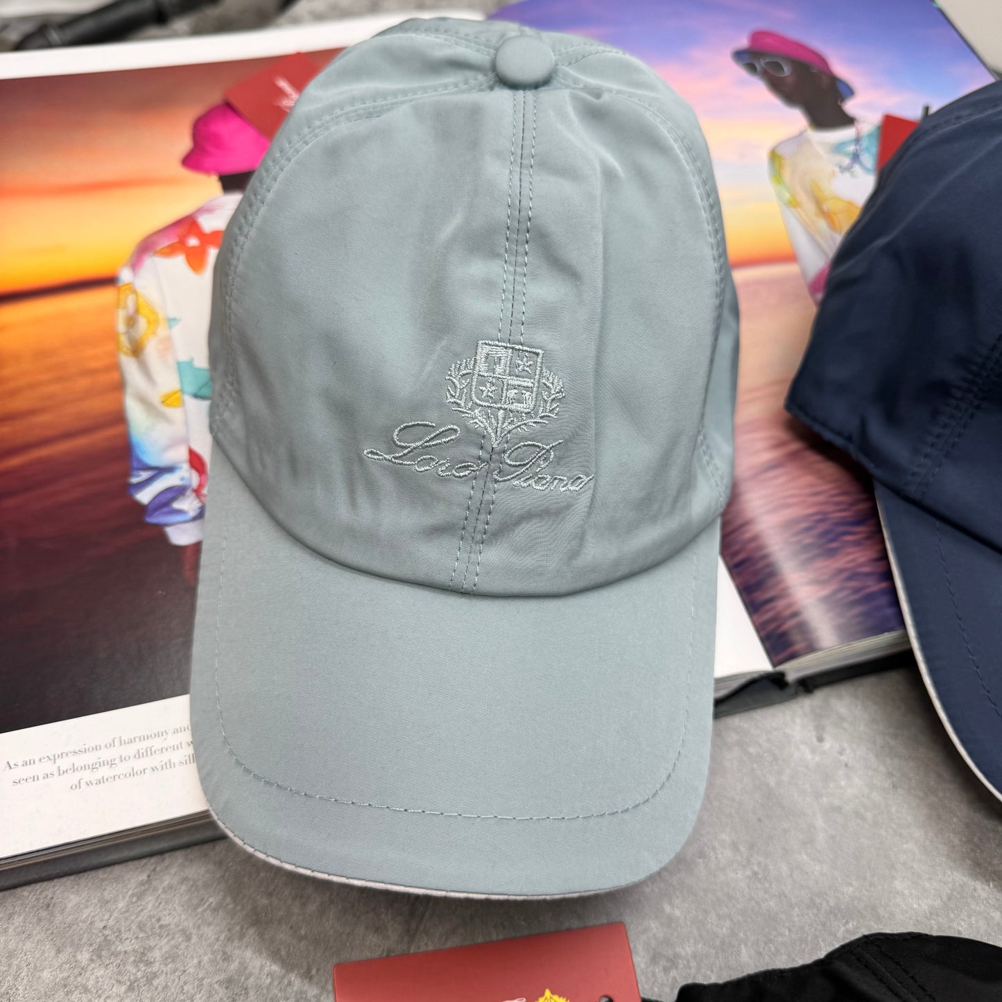 LORO - CAPS