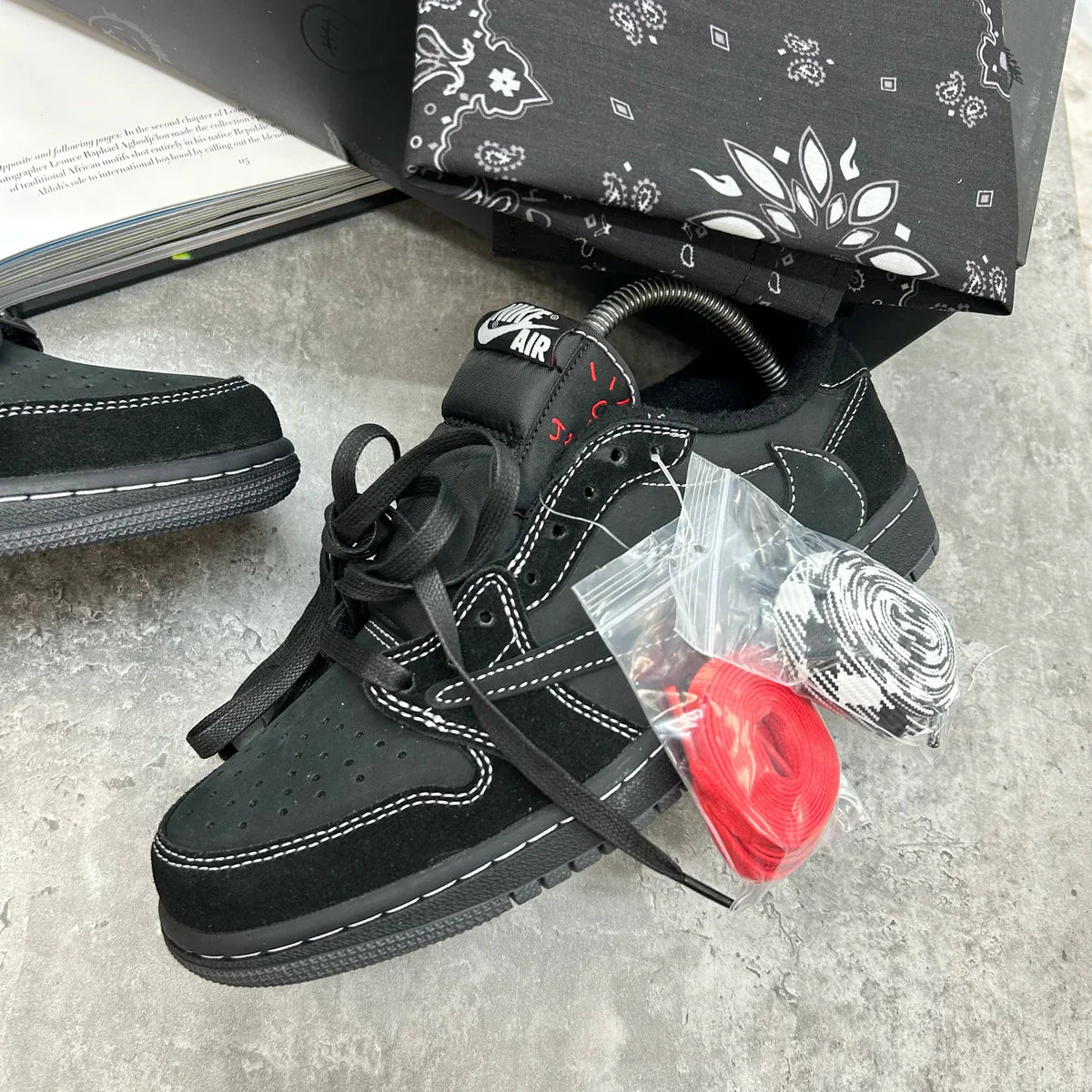 (PRE ORDER) NIKE X TRAVIS SCOTT JORDAN 1 - PHANTOM BLACK