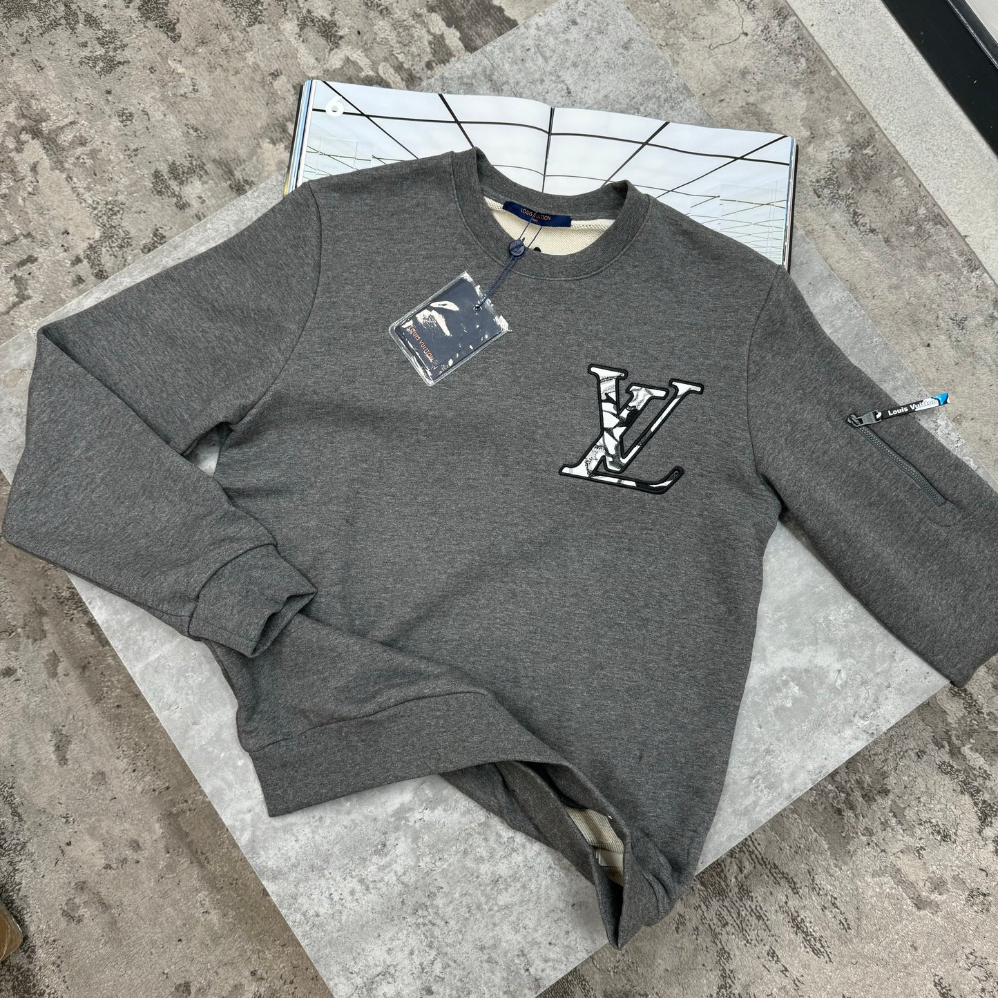 LVE - JUMPER - GREY