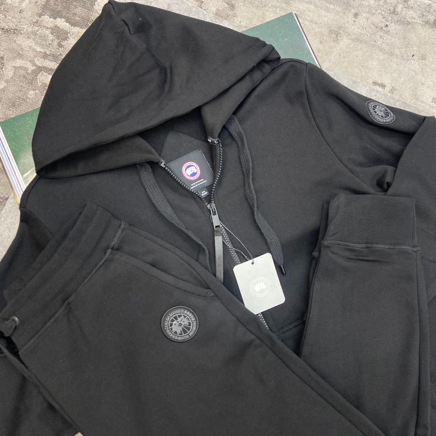 CG - BLACK BADGE FULL ZIP TRACKSUIT - BLACK