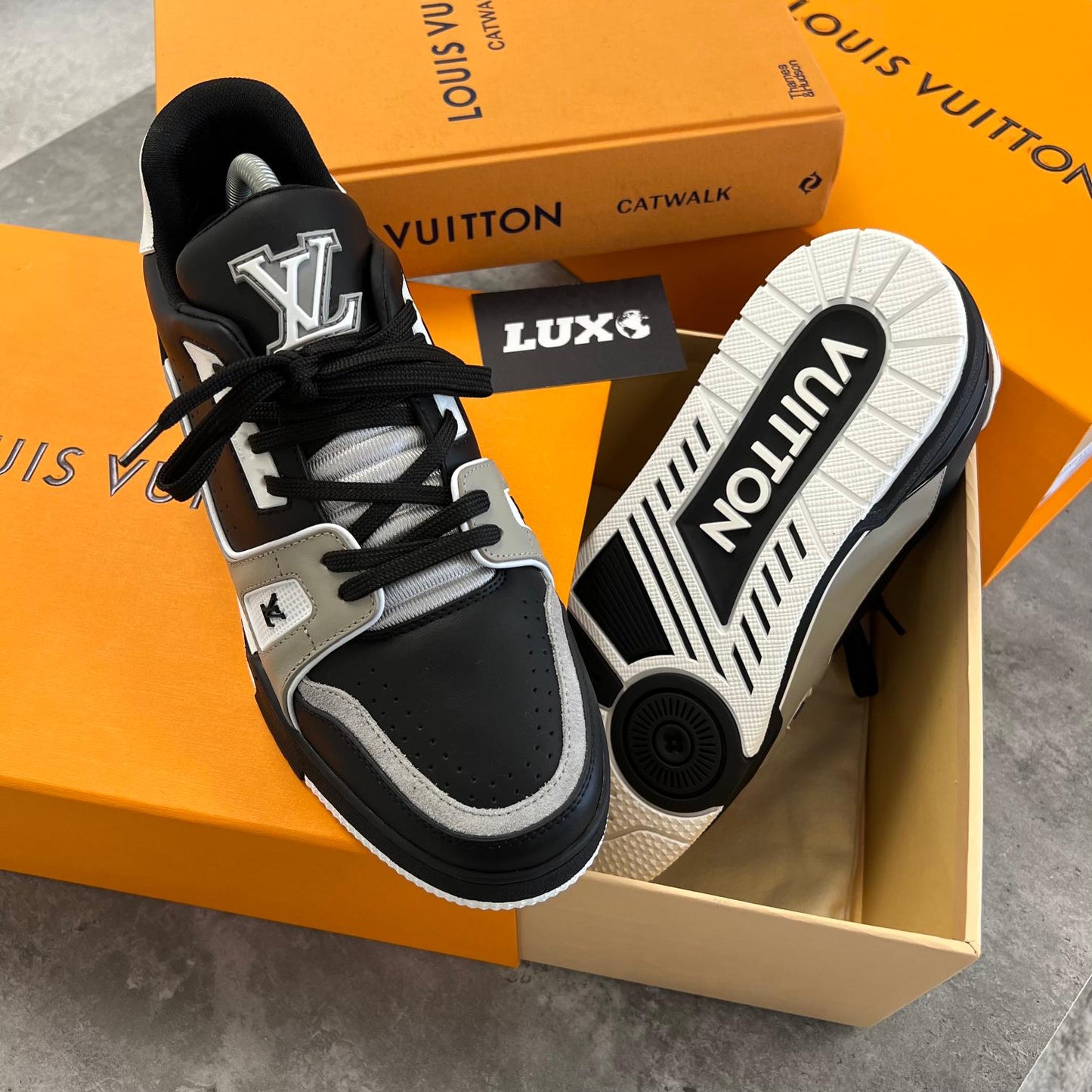 (PRE ORDER) LVE TRAINERS - BLACK