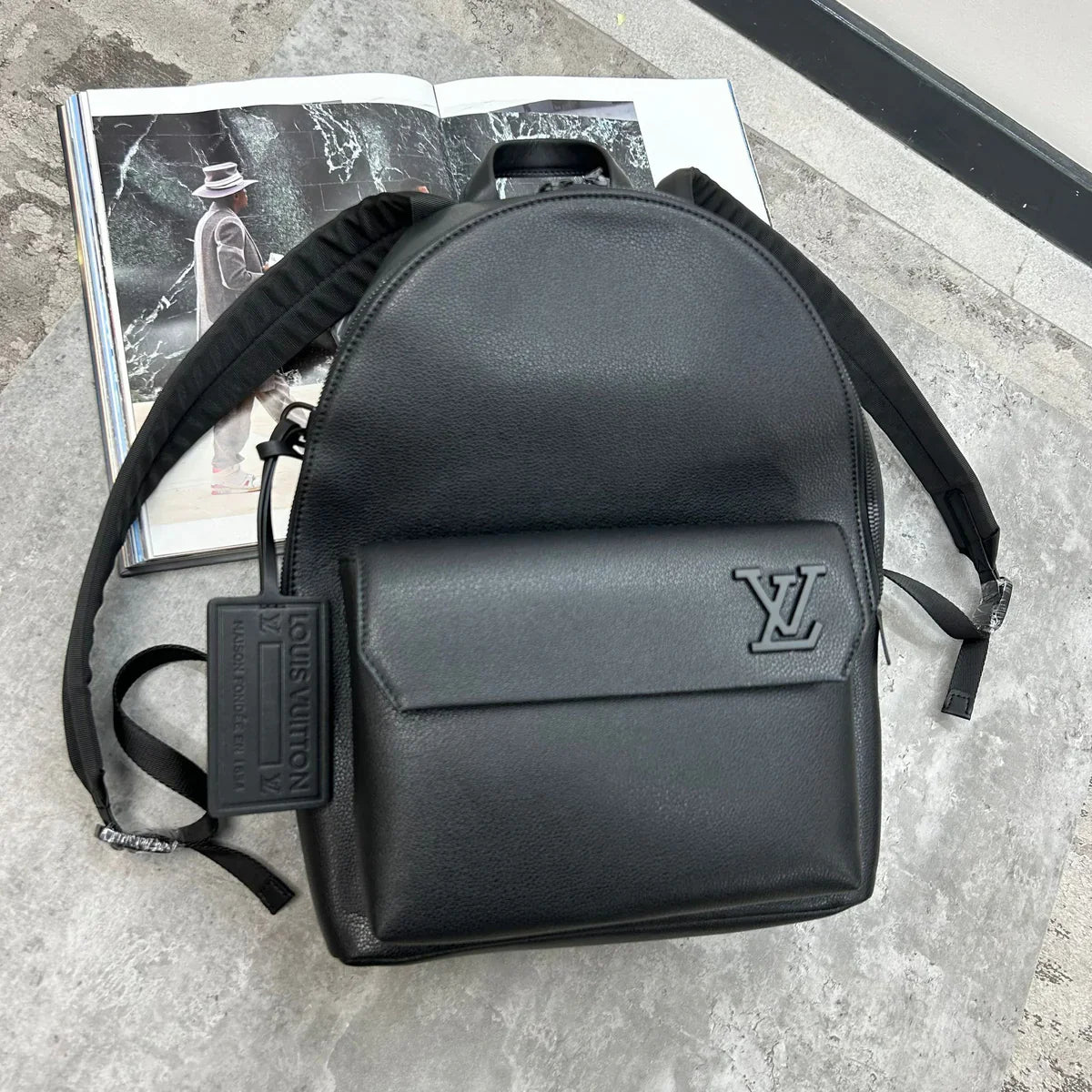 (PRE ORDER) LVE LEATHER BACKPACK - BLACK