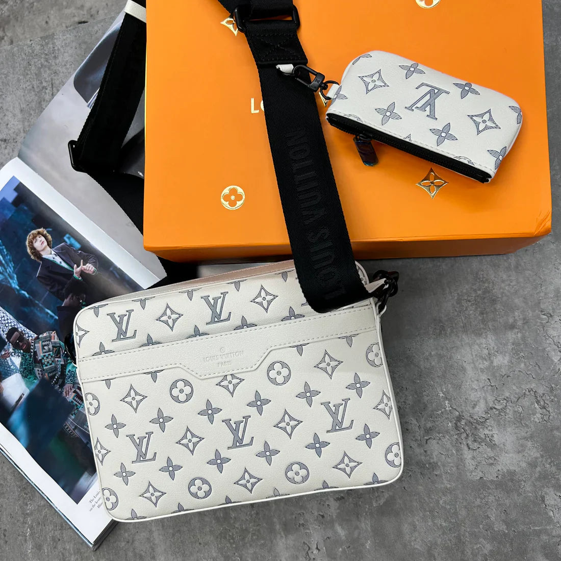 (PRE ORDER) LVE TRIO MESSENGER BAG - OFF WHITE