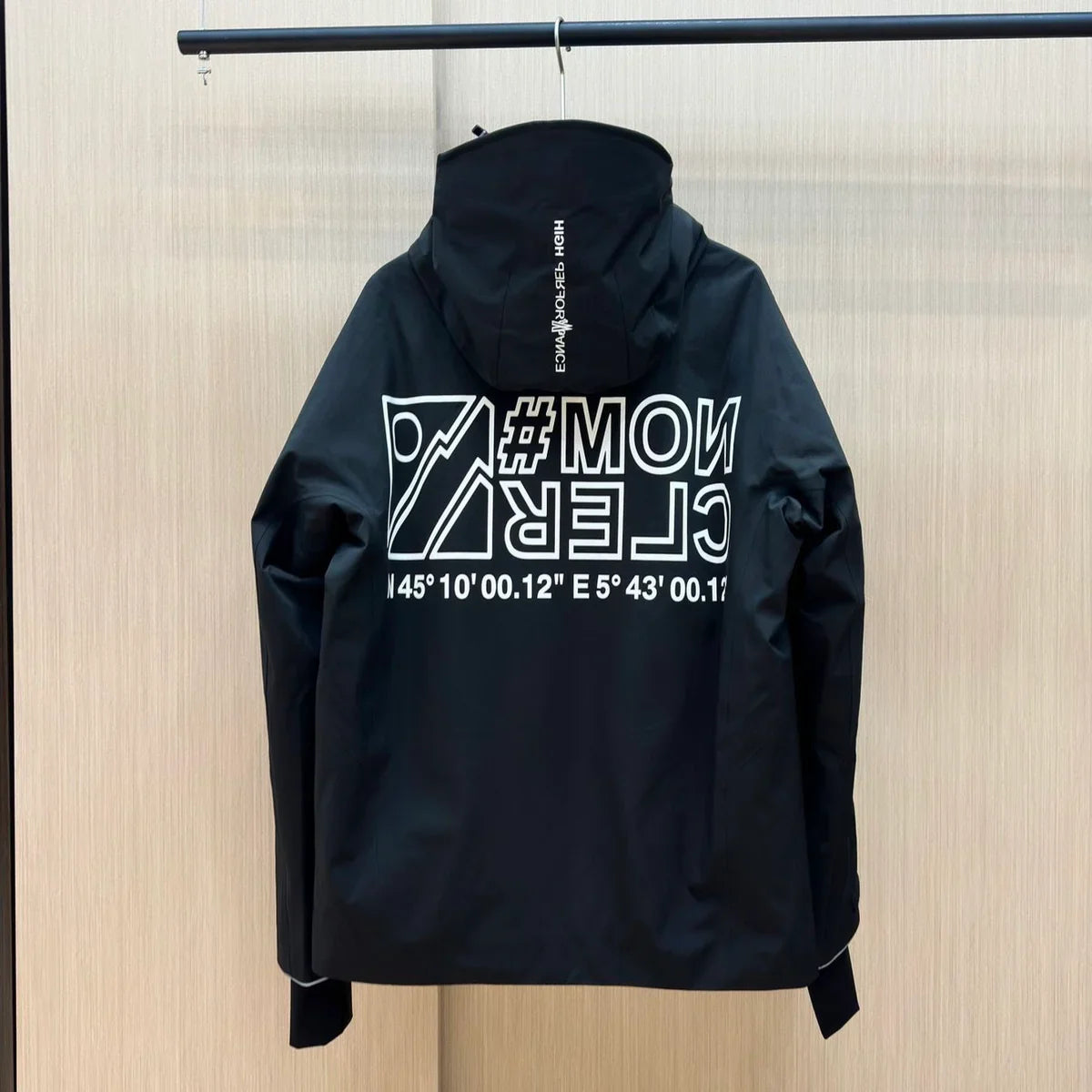 (PRE ORDER) MNCLR GRENOBLE BIG LOGO COAT - BLACK