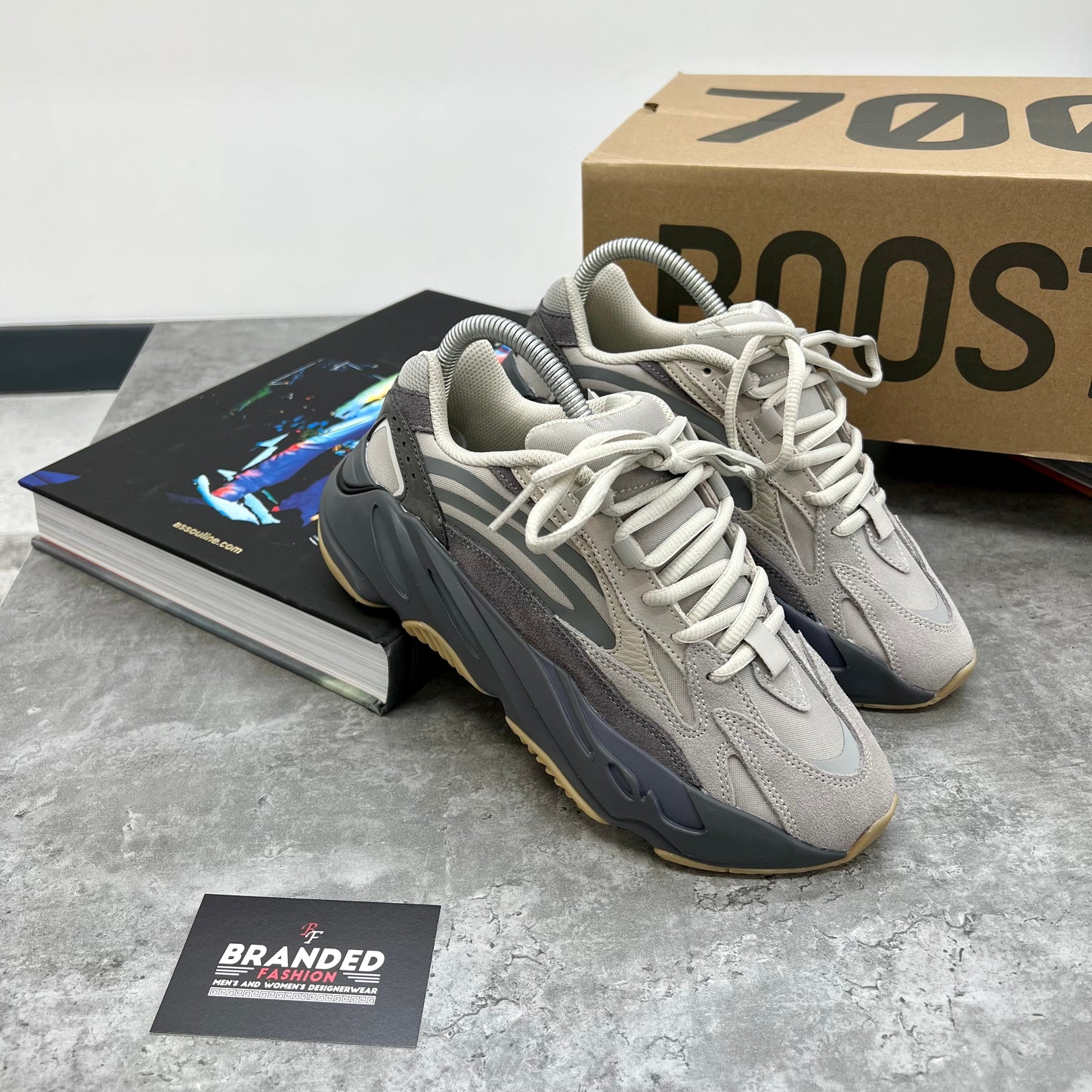 YEEZY 700 TRAINER - THERPA