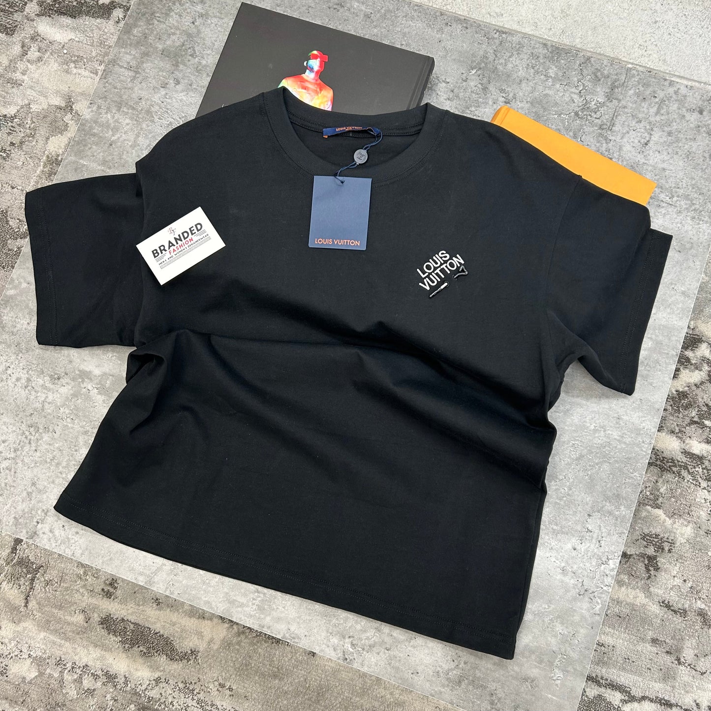 LOUIS VUITTON SIGNATURE PIN T SHIRT - BLACK